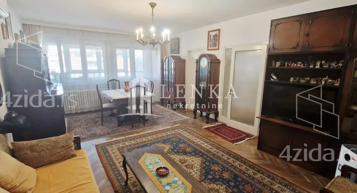 Četvoroiposoban stan | 4zida