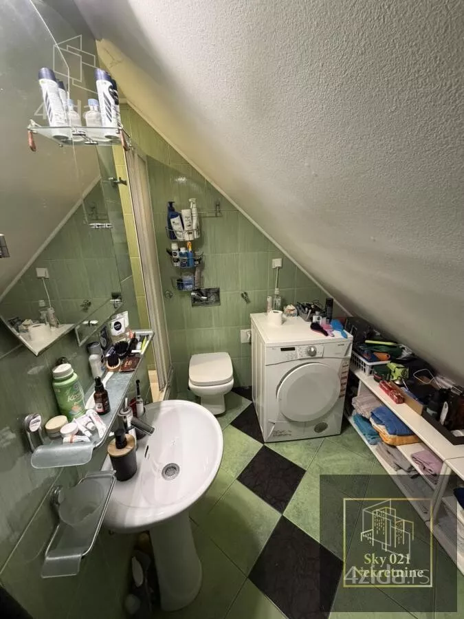 Četvoroiposoban stan | 4zida