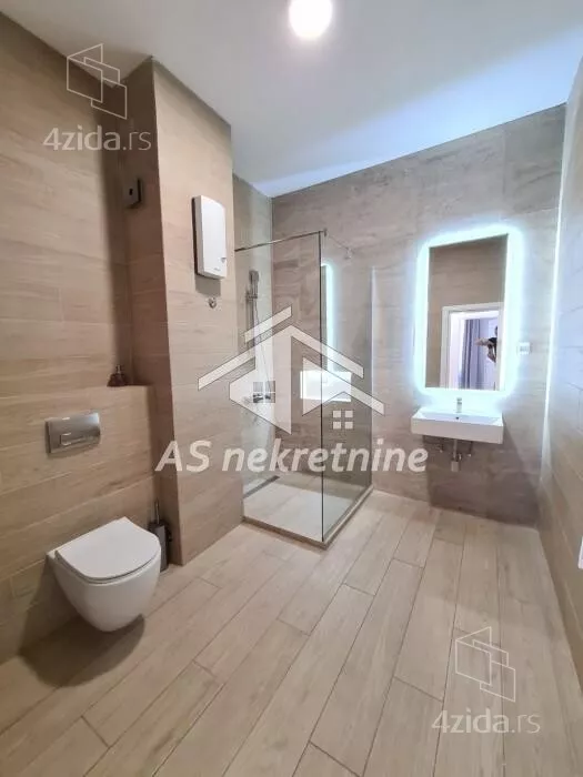 Šestosoban stan | 4zida