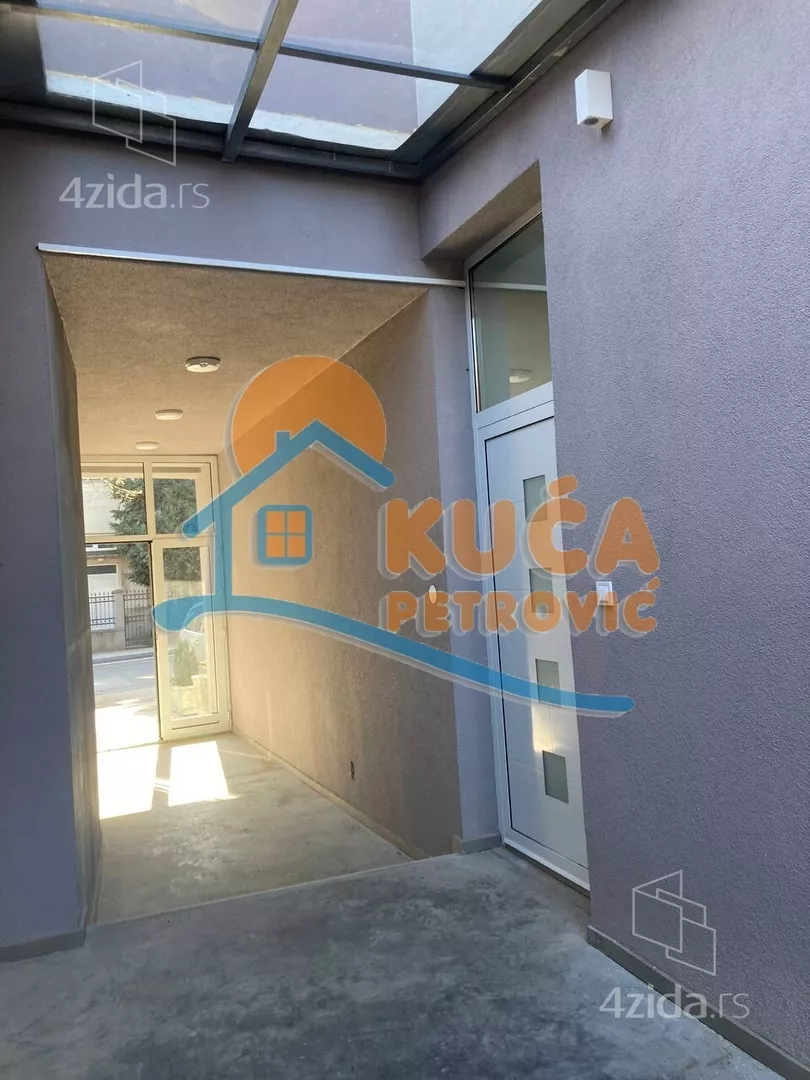 Lokal | 4zida