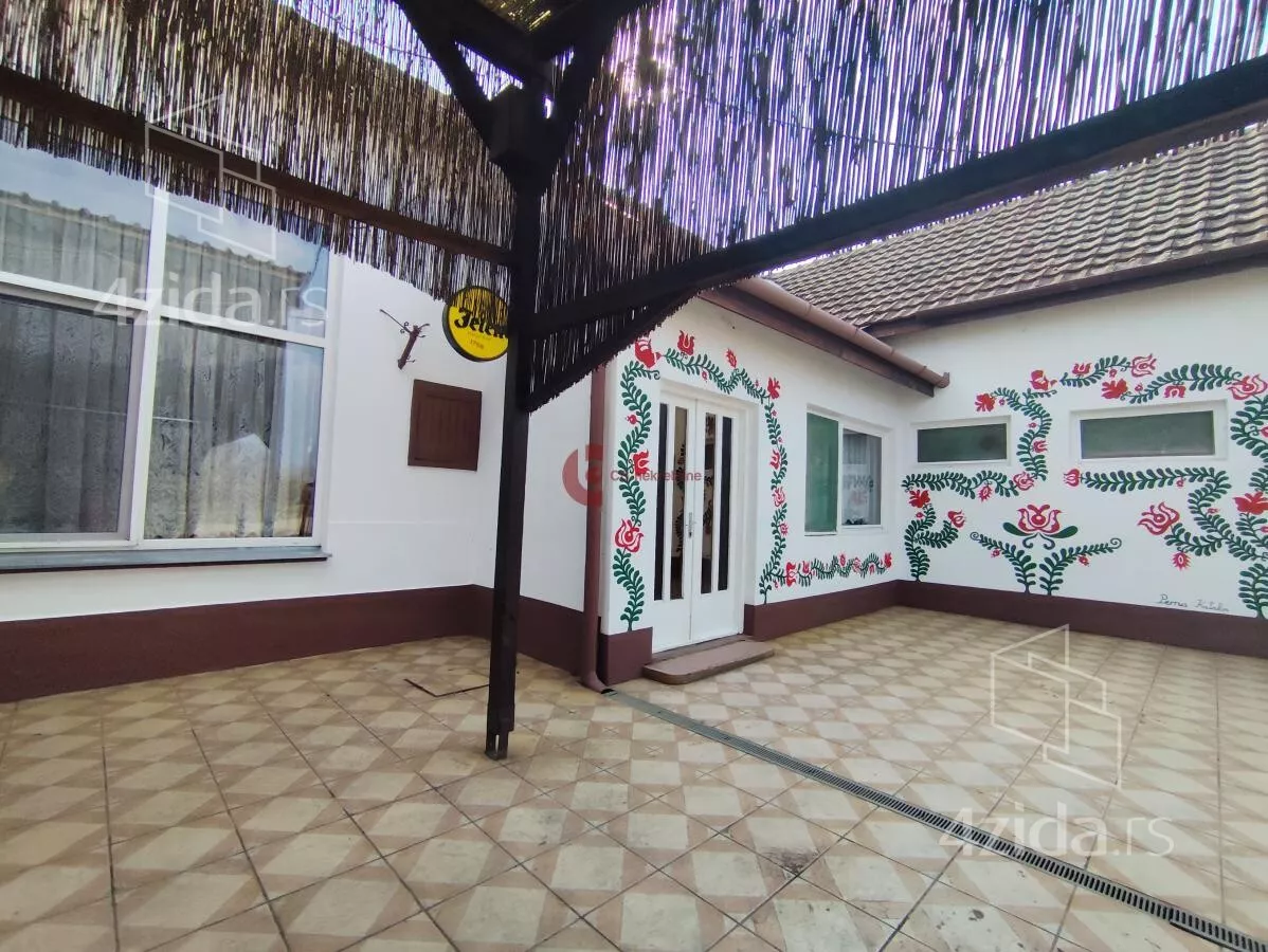 Poslovna zgrada | 4zida