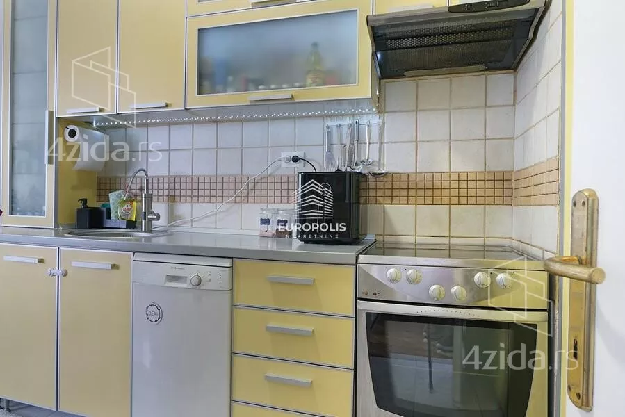 Troiposoban stan | 4zida