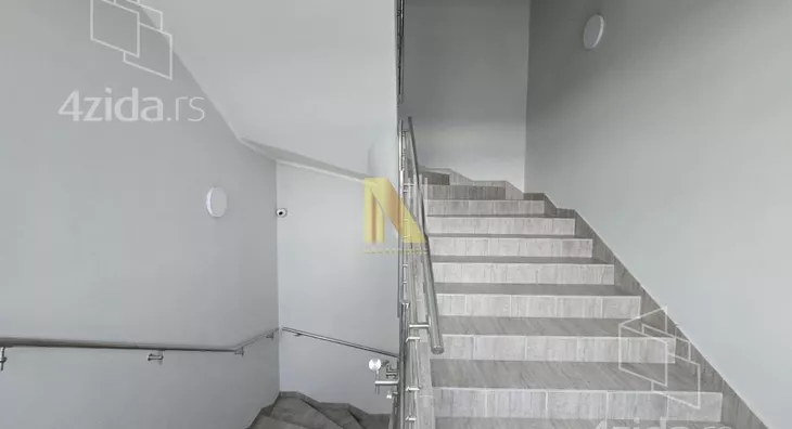 Poslovna zgrada | 4zida