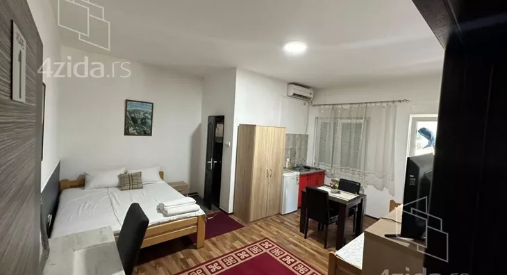 Poslovna zgrada | 4zida