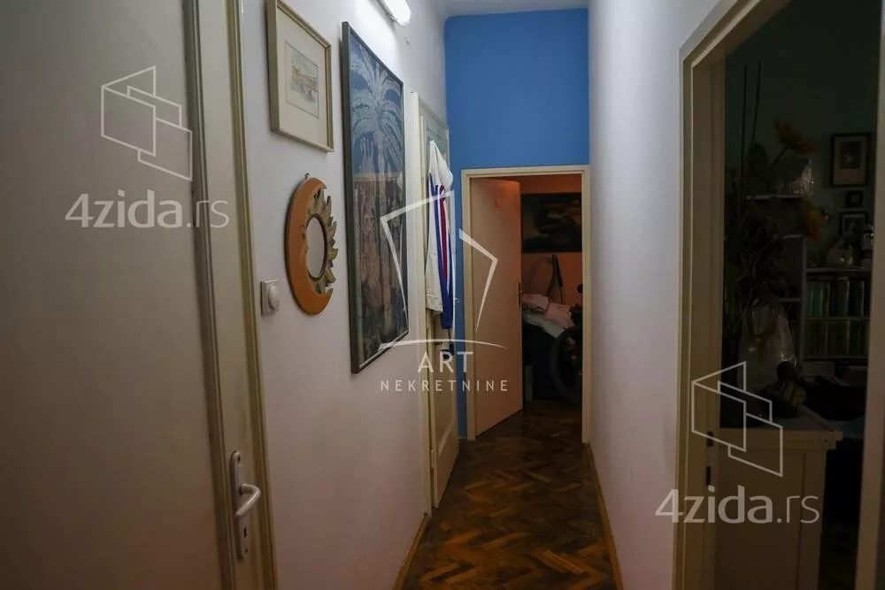 Šestoiposoban stan | 4zida
