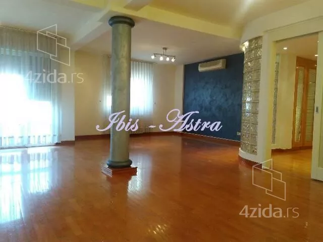 Šestosoban stan | 4zida