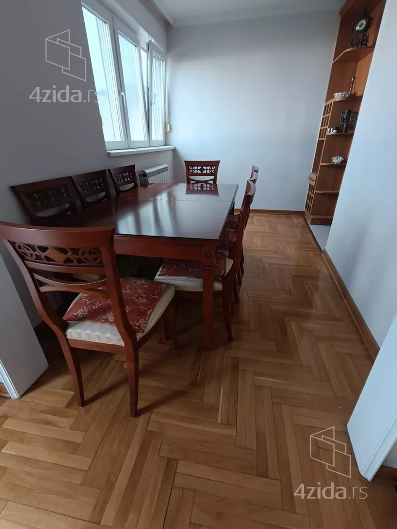 Četvoroiposoban stan | 4zida
