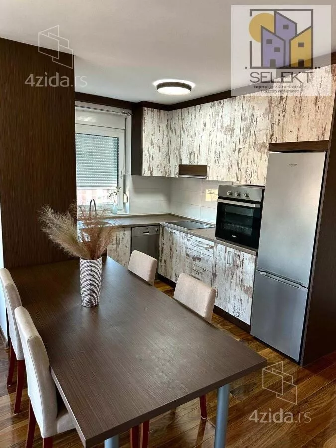 Troiposoban stan | 4zida