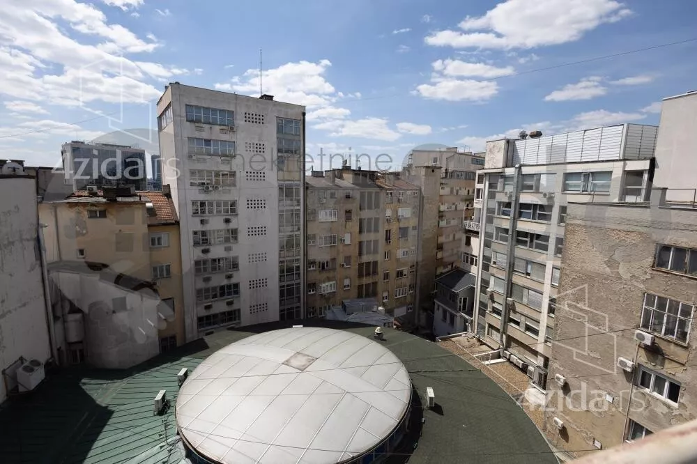 Šestoiposoban stan | 4zida