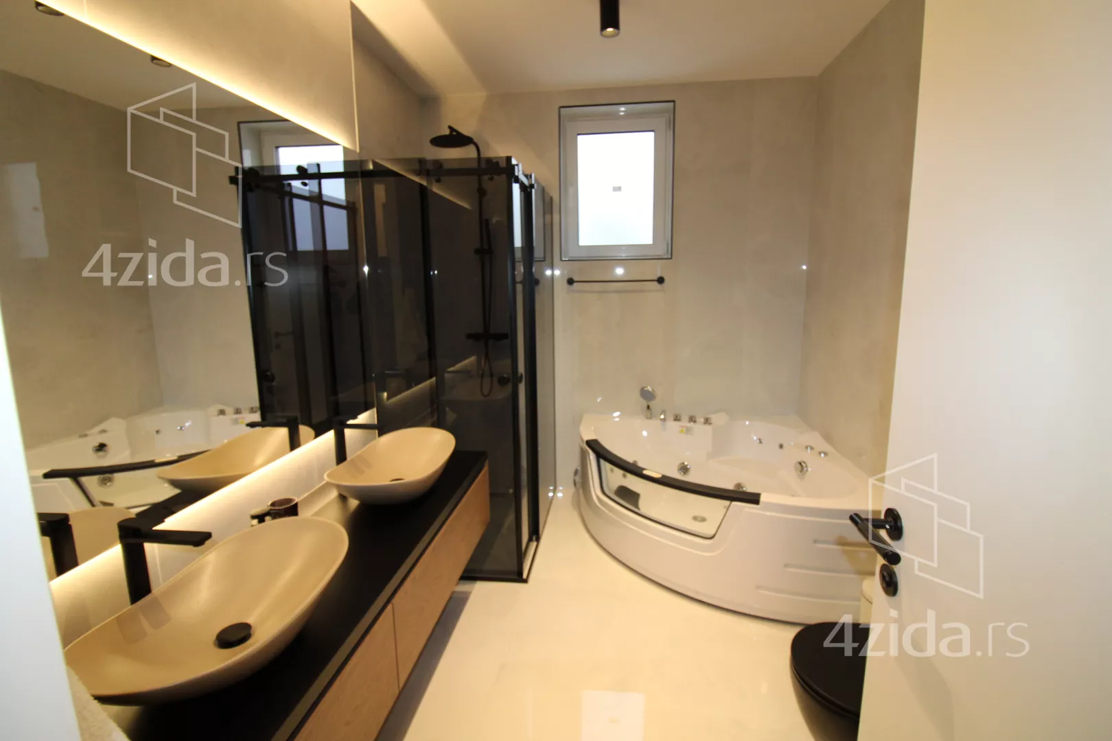 Šestosoban stan | 4zida