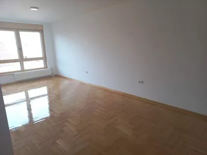 Prvomajska | 4zida.rs