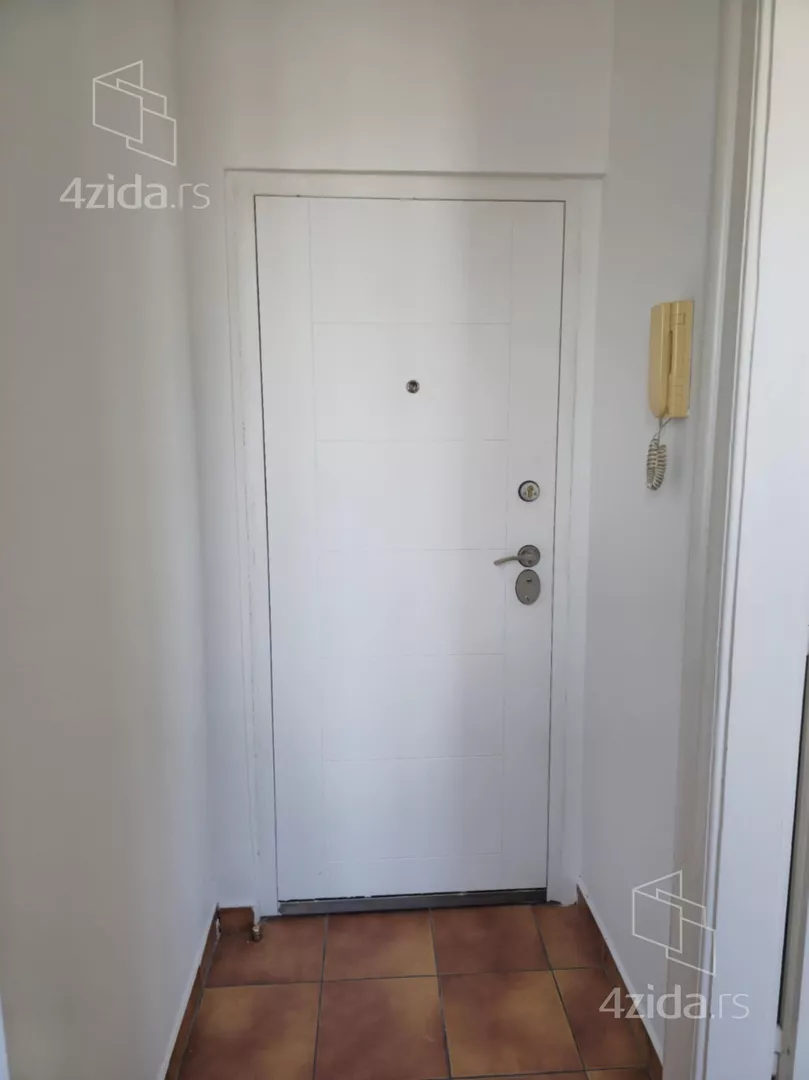 Šestosoban stan | 4zida