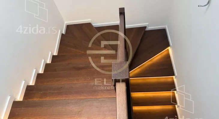 Šestosoban stan | 4zida