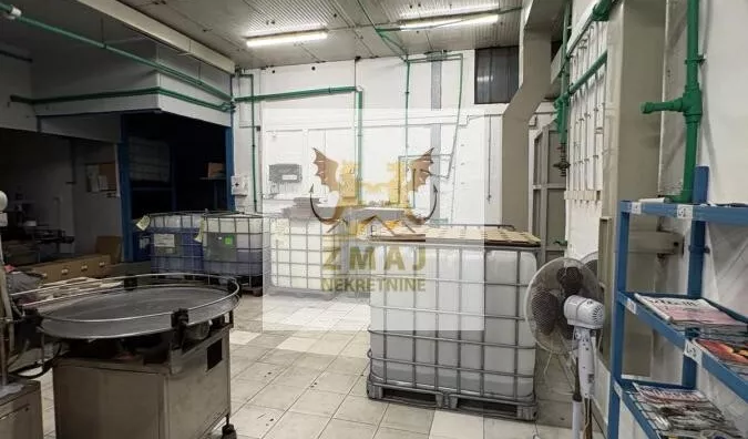 Poslovna zgrada | 4zida