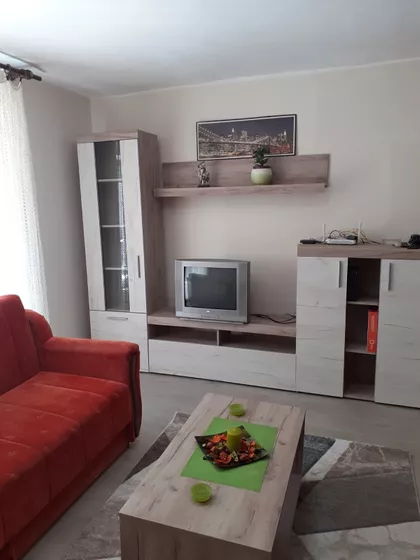 Zlatne Grede 10 | 4zida.rs
