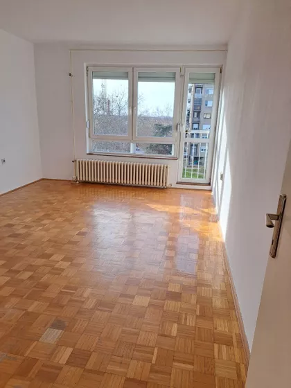 Karla Soprona | 4zida.rs