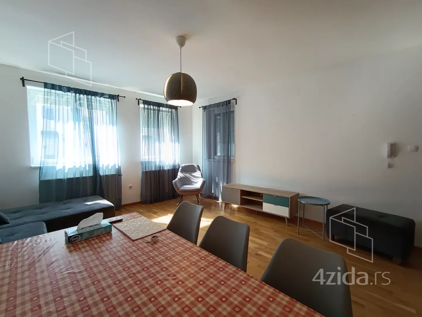 Troiposoban stan | 4zida