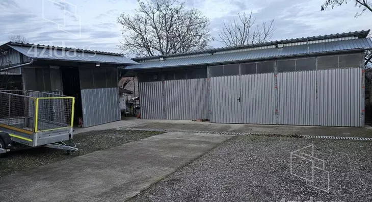 Poslovna zgrada | 4zida