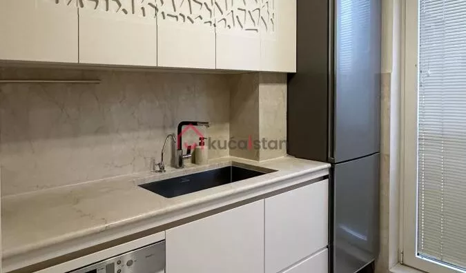 Četvoroiposoban stan | 4zida