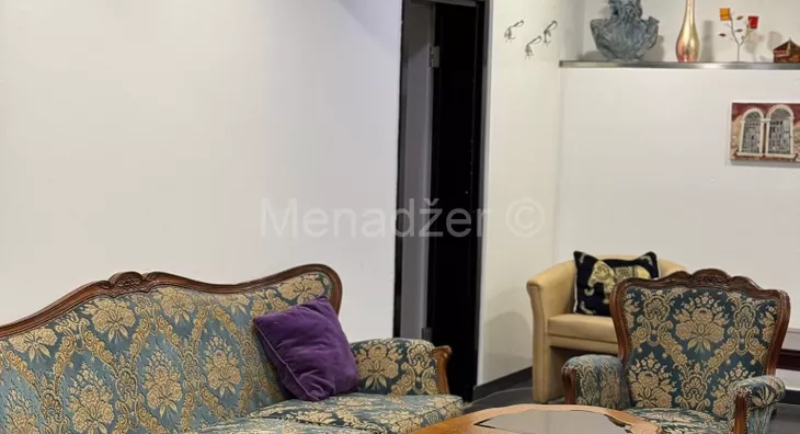 Poslovna zgrada | 4zida