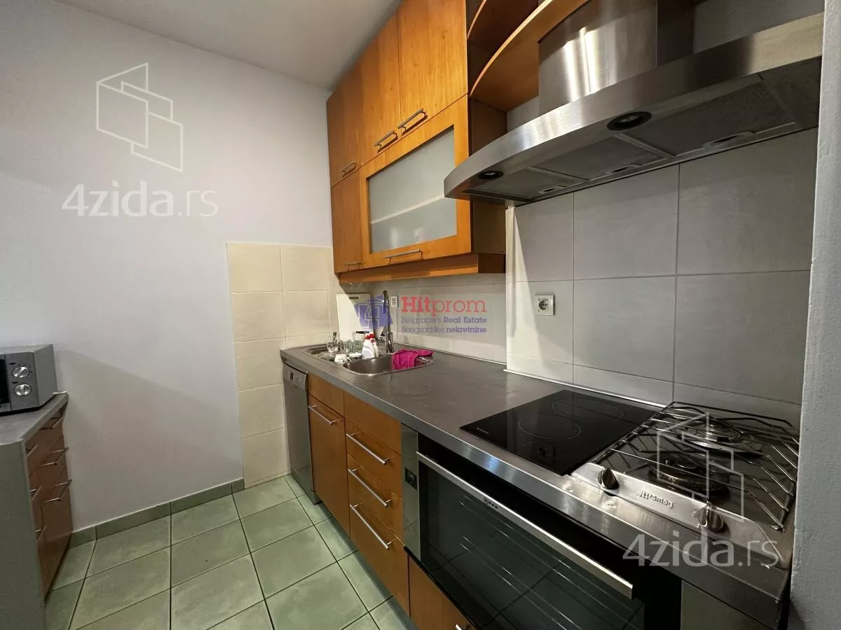 Četvoroiposoban stan | 4zida