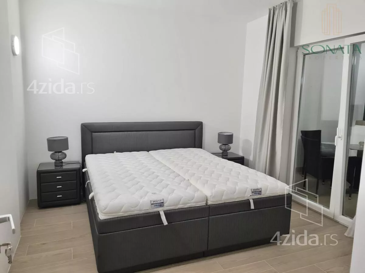 Šestosoban stan | 4zida