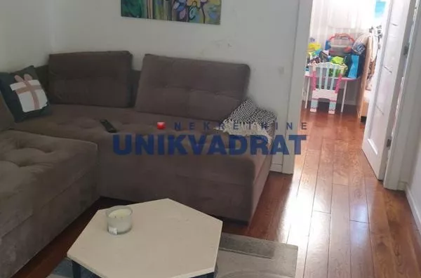 Šestosoban stan | 4zida