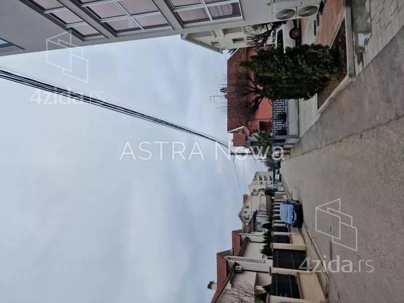 Sedmosoban stan | 4zida