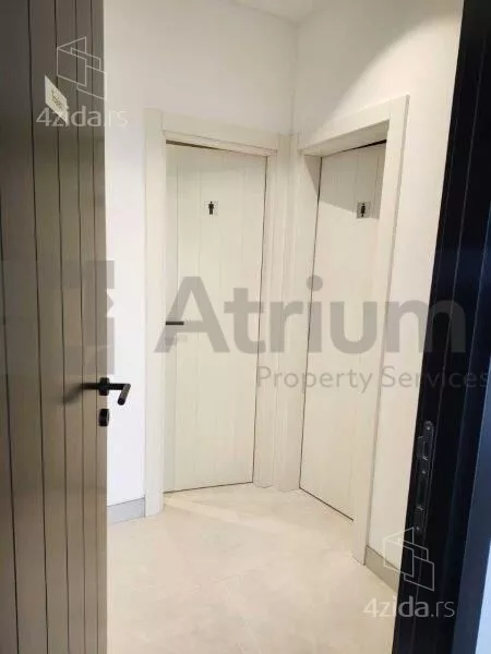 Poslovna zgrada | 4zida