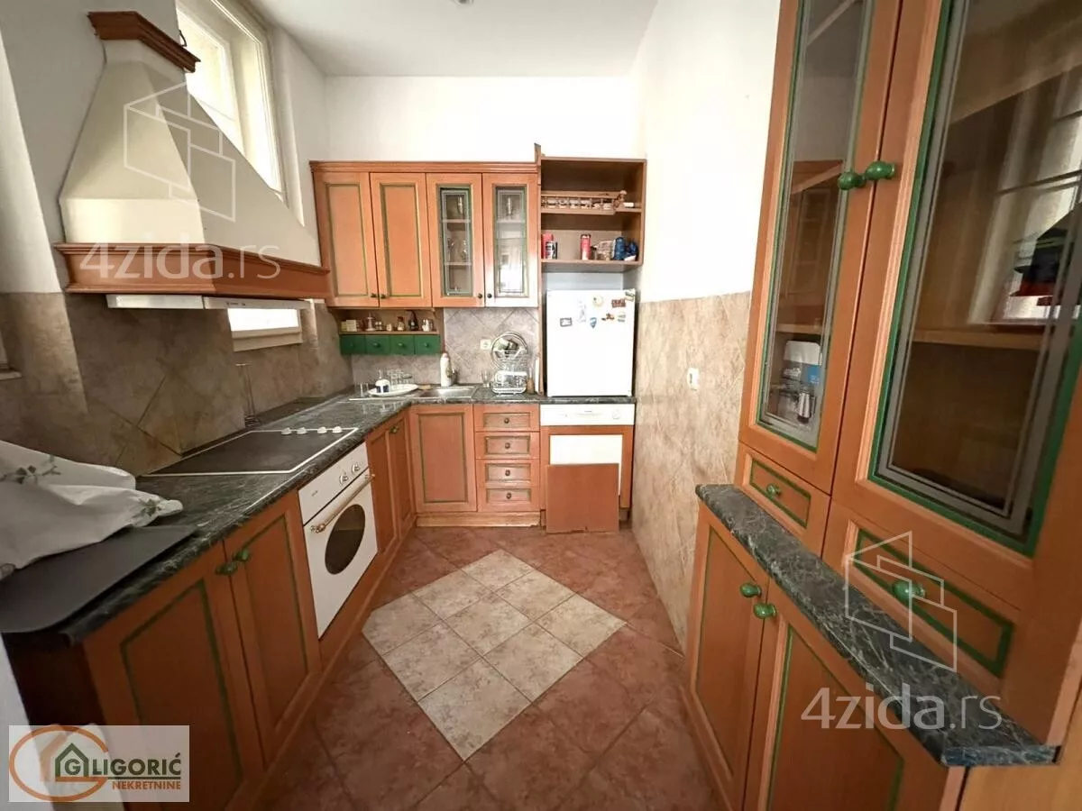 Šestosoban stan | 4zida