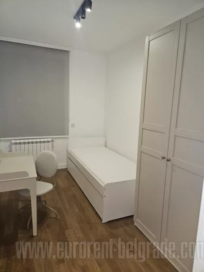 CRVENI KRST | 4zida.rs