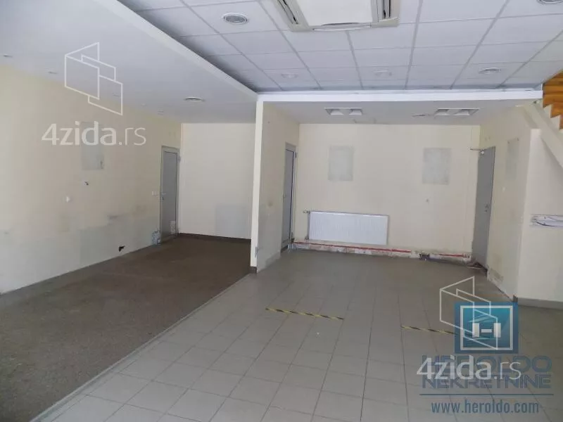 Poslovna zgrada | 4zida