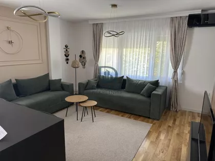 Crveni Pevac | 4zida.rs