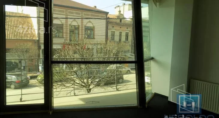 Poslovna zgrada | 4zida