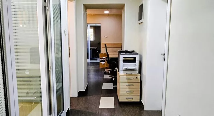 Poslovna zgrada | 4zida