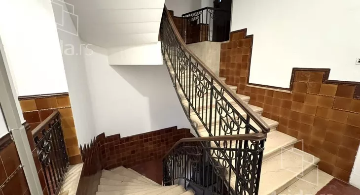 Šestosoban stan | 4zida