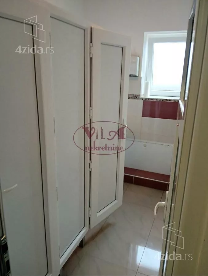 Poslovna zgrada | 4zida