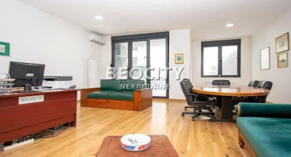 Stan 87m2 + 70m2 dvorište | 4zida.rs