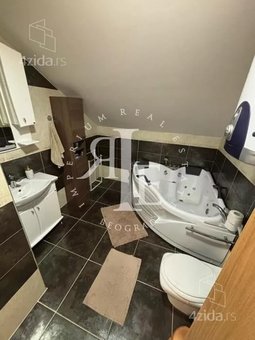 Petosoban stan | 4zida