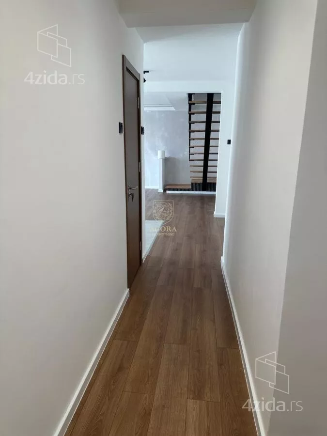 Četvoroiposoban stan | 4zida