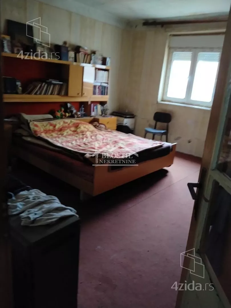 Kuća · 65 m² · Pećinci