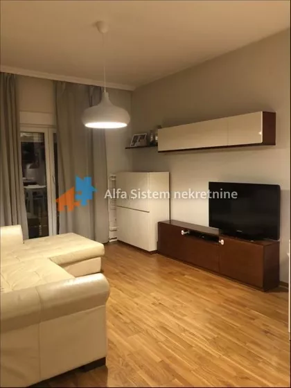 Vukov Spomenik | 4zida.rs