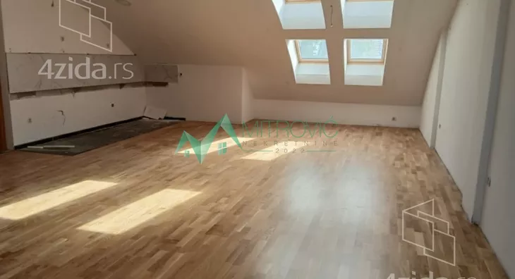 Četvoroiposoban stan | 4zida