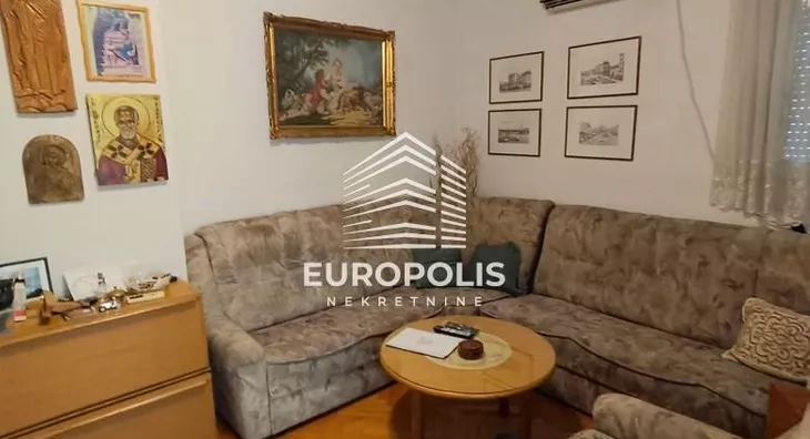 Šestosoban stan | 4zida