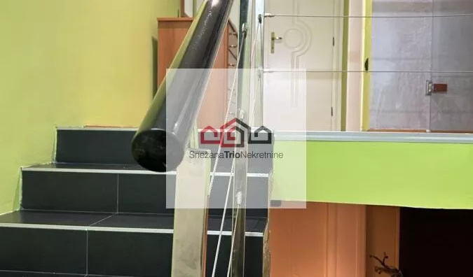 Četvoroiposoban stan | 4zida