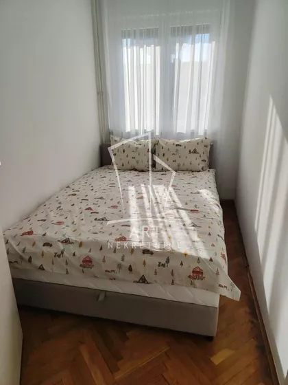 Poenkareova | 4zida.rs