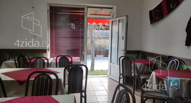 Poslovna zgrada | 4zida