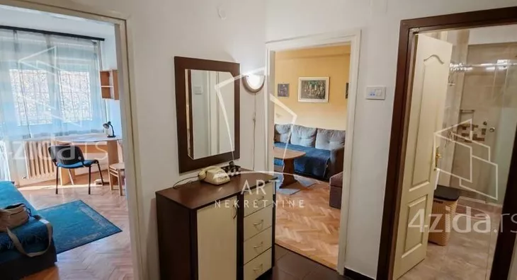 Šestosoban stan | 4zida