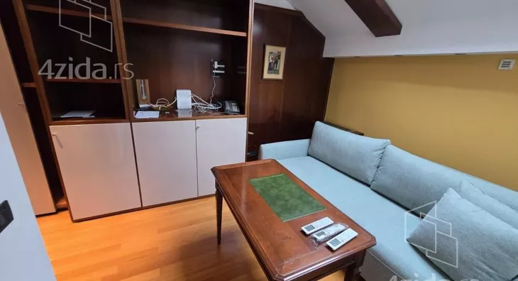 Šestosoban stan | 4zida