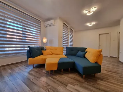 Stan + parkong mesto u podzemnoj garaži | 4zida.rs